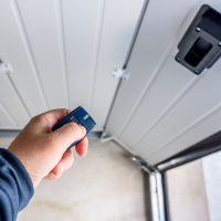 Qu’est-ce qu’une porte de garage sectionnelle? image Sectional Garage Door_thumbnail Qu’est-ce qu’une porte de garage sectionnelle?